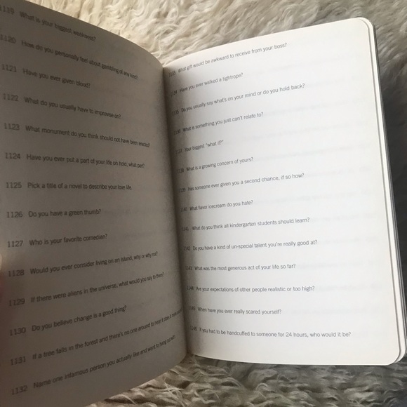 NEW- 2000 Questions About Me Journal - Picture 2 of 2